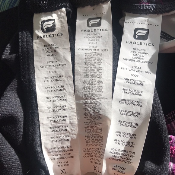 Mid-Rise Printed Capri Fabletics Leggings - Picture 5 of 6